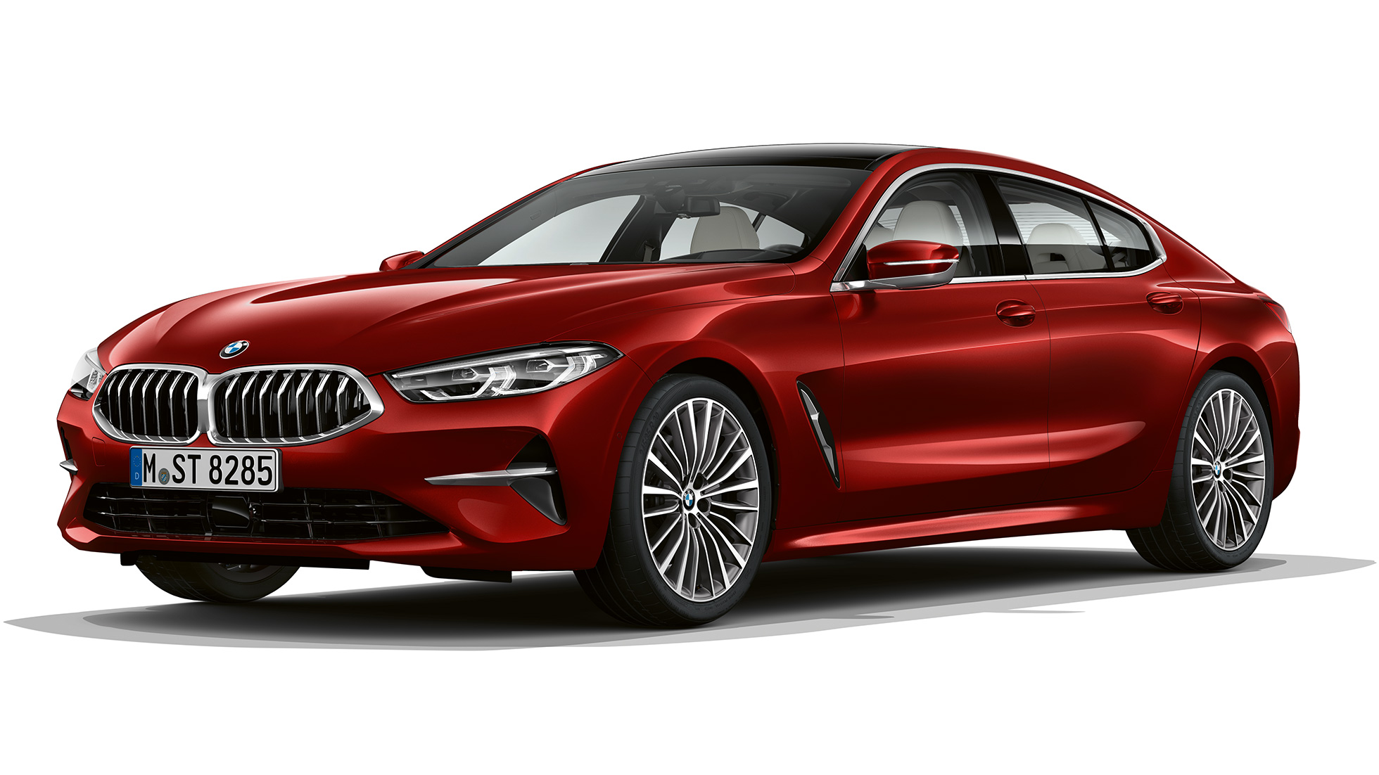 Базовая модель: вид спереди с поворотом в три четверти BMW 8 серии Gran Coupe, базовая модель: вид спереди с поворотом в три четверти