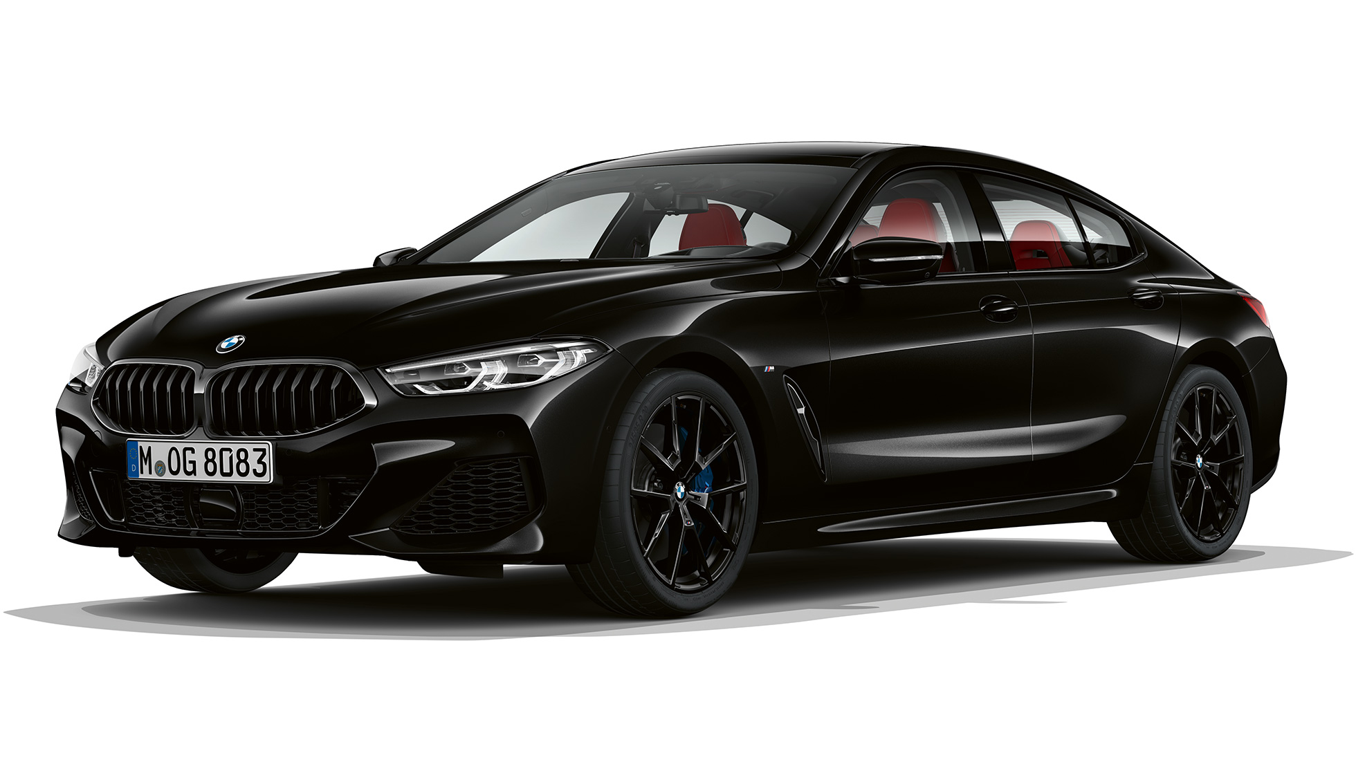 Пакет M Sport: вид спереди с поворотом в три четверти BMW 8 серии Gran Coupe с пакетом M Sport: вид спереди с поворотом в три четверти