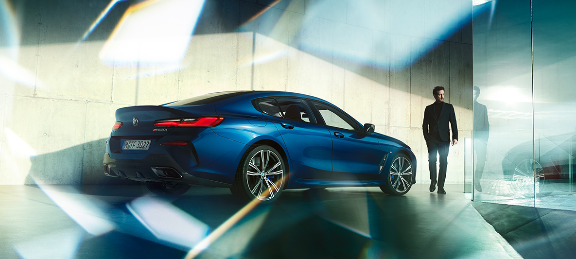 Пакет BMW Individual: вид сзади с поворотом в три четверти BMW 8 серии Gran Coupe с пакетом BMW Individual: вид сзади с поворотом в три четверти
