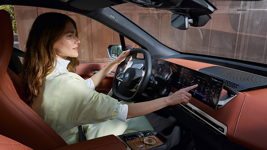 Электрический SUV BMW iX i20, BMW iDrive Электрический SUV BMW iX i20 2021, BMW iDrive, дизайн салона Suite, кокпит