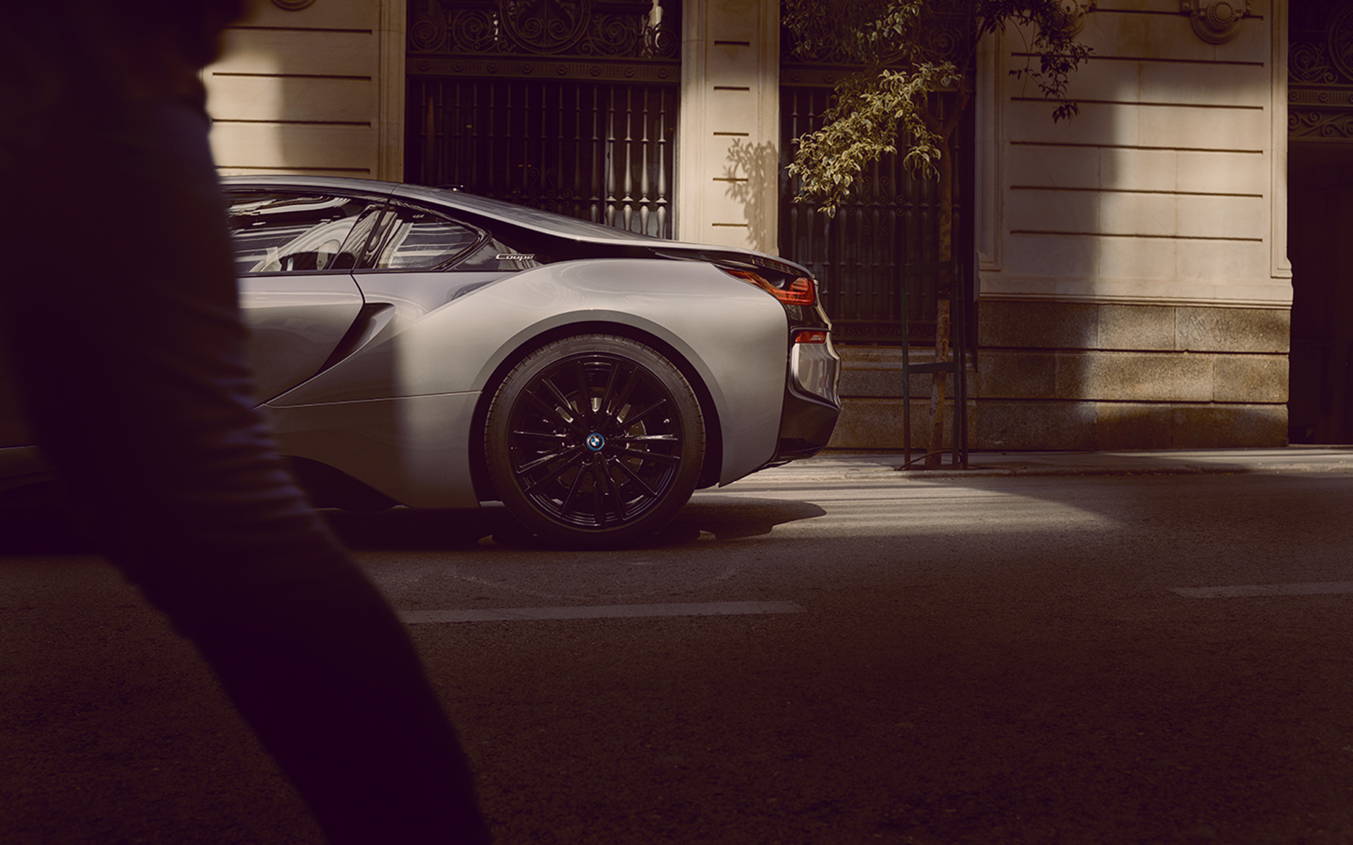 BMW i8 Coupé, колеса, внешний вид. BMW i8 Купе, Coupe, колеса, внешний вид, в городе, БМВ гибрид.