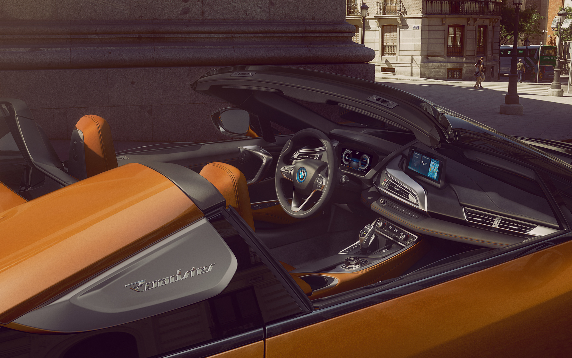BMW i8 Roadster, вид сверху с открытой крышей. BMW i8 Roadster, вид сверху с открытой крышей.