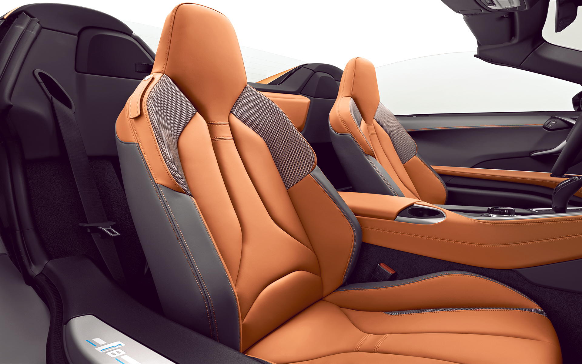 BMW i8 Roadster, салон, кожаные сиденья. BMW i8 Roadster, салон, кожаные сиденья, БМВ гибрид.