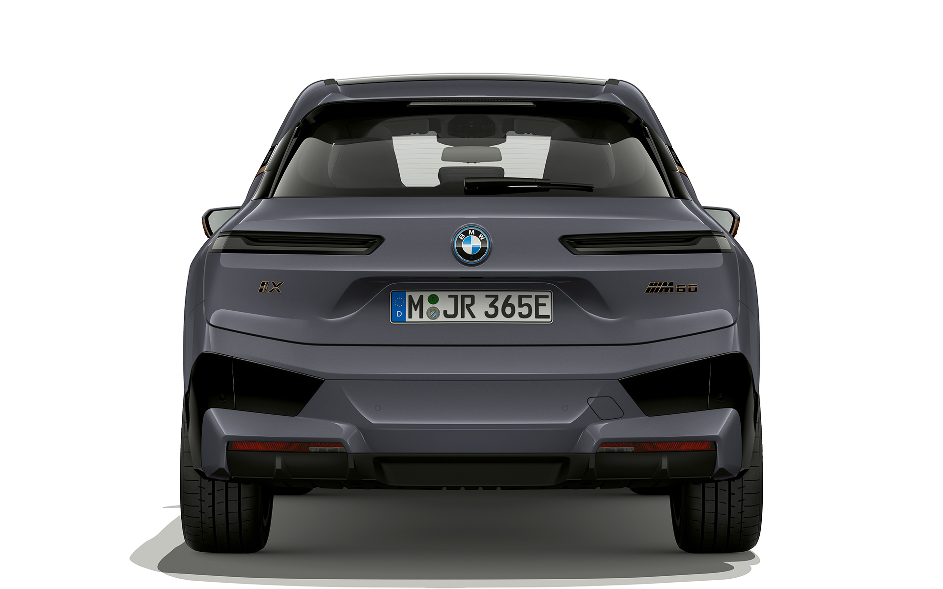BMW iX M60 i20 2022, электрический SUV, BMW Individual Серый Шторм Бэй металлик, вид сзади, фонари Shadow Line