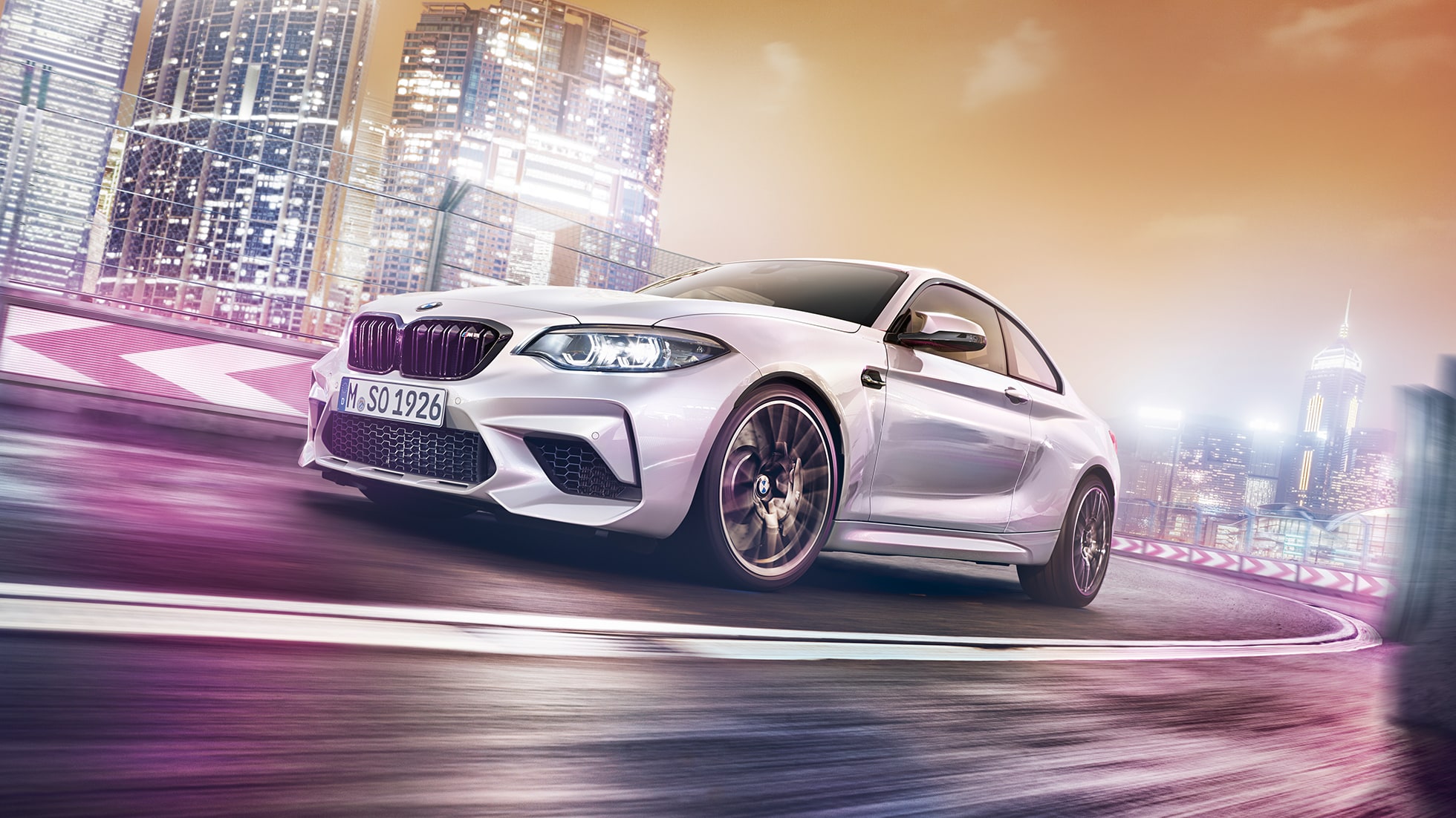 Экстерьер BMW M2 Competition F87 Экстерьер BMW M2 Competition F87 2018 МГ цвета Серебристый Хоккенхайм (металлик), вид спереди с поворотом в три четверти