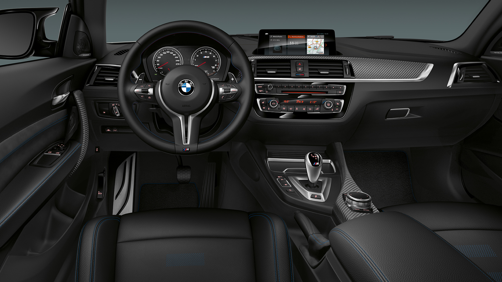 Место водителя BMW M2 Competition F87 Место водителя BMW M2 Competition F87 2018 МГ цвета Серебристый Хоккенхайм (металлик), интерьер