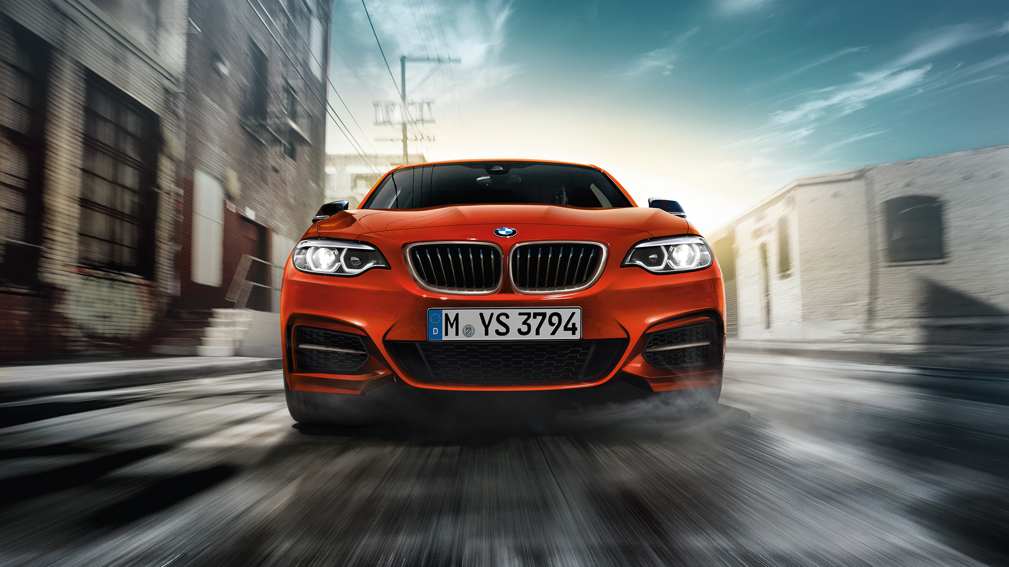 Дизайн передней части кузова BMW M240i Coupe Дизайн передней части кузова BMW M240i Coupe F22 2017 МГ цвета Оранжевый Закат (металлик), вид спереди