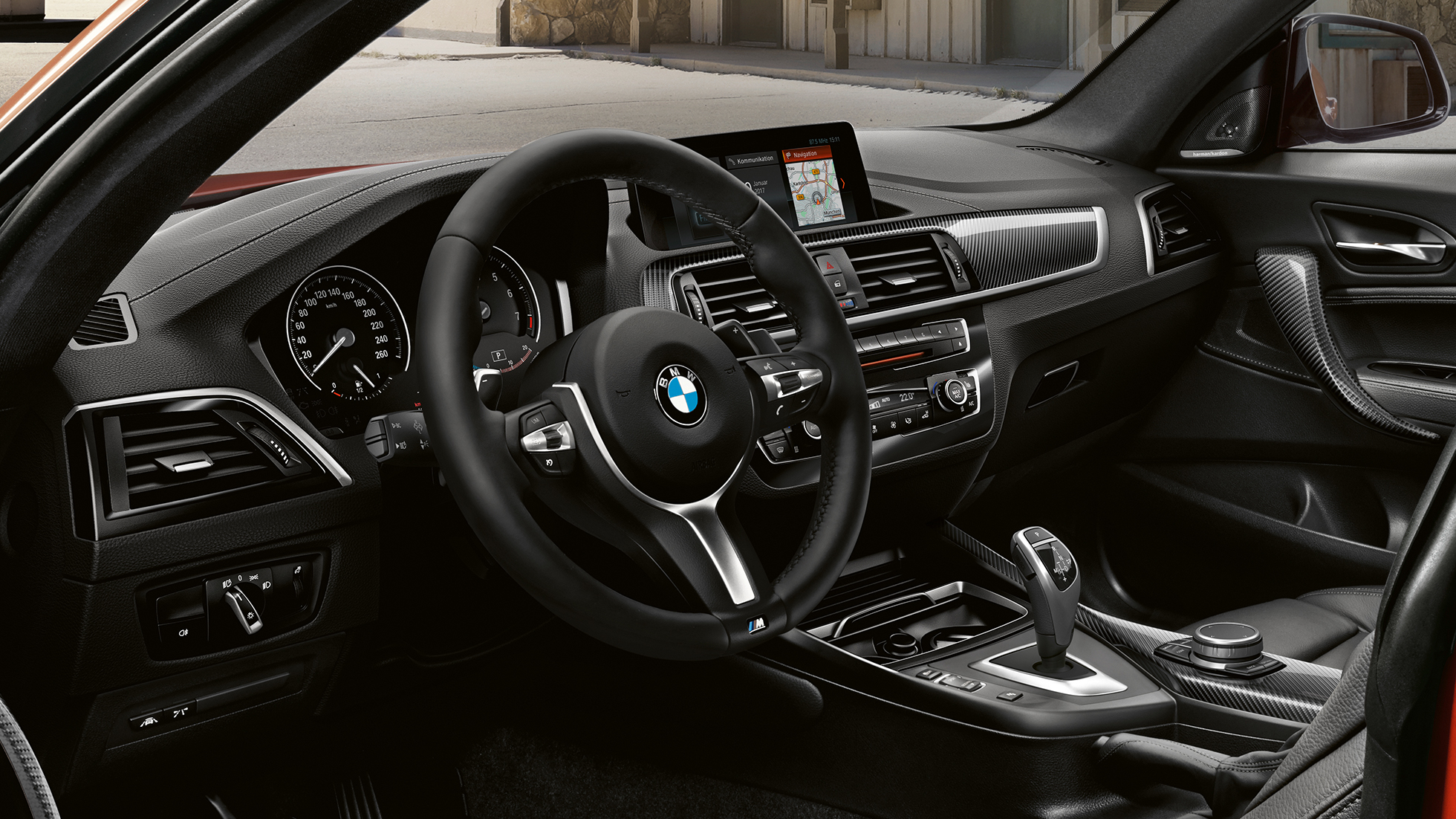 Место водителя BMW M240i Coupe Место водителя BMW M240i Coupe F22 2017 МГ цвета Оранжевый Закат (металлик), интерьер