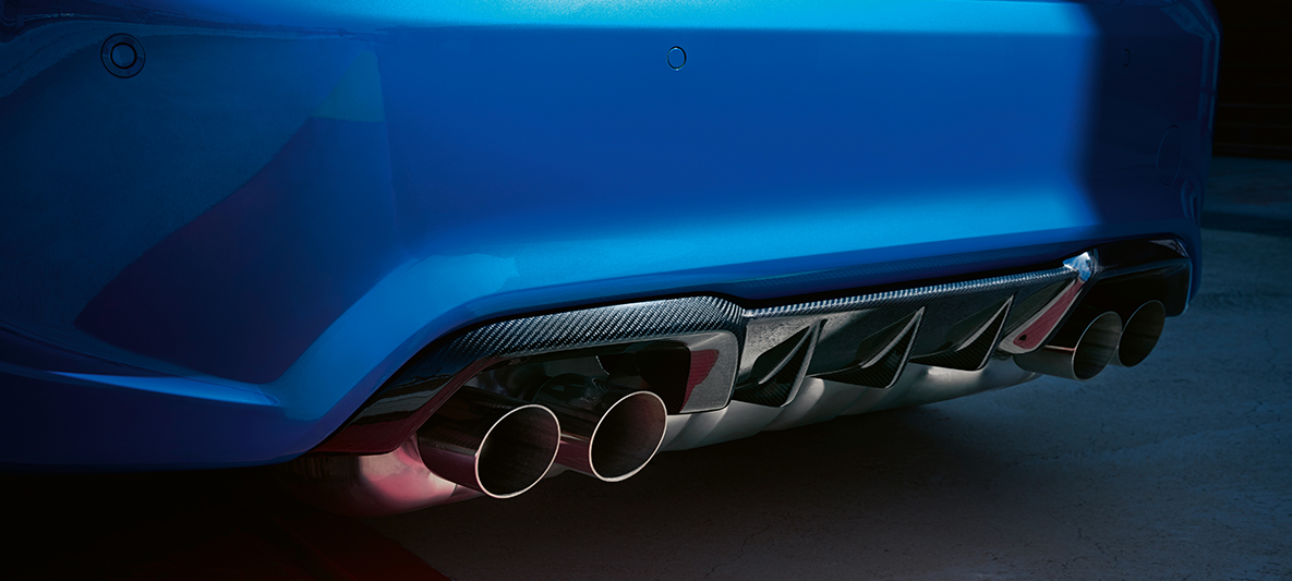 Задний диффузор BMW M2 CS F87 Задний диффузор BMW M2 CS F87 цвета Синий Мизано (металлик), крупный план