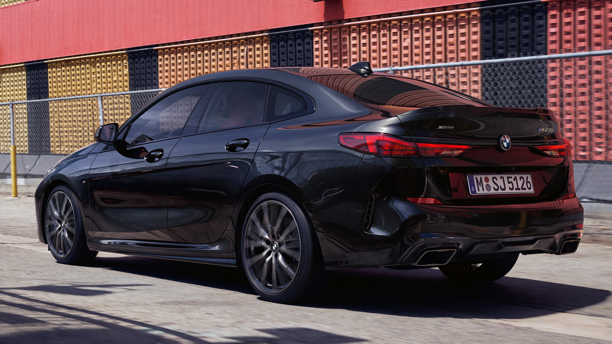 BMW M235i xDrive Gran Coupé, вид сзади с поворотом в три четверти BMW M235i xDrive Gran Coupé 2020 г., Черный Сапфир металлик, F44, экстерьер, вид сзади с поворотом в три четверти