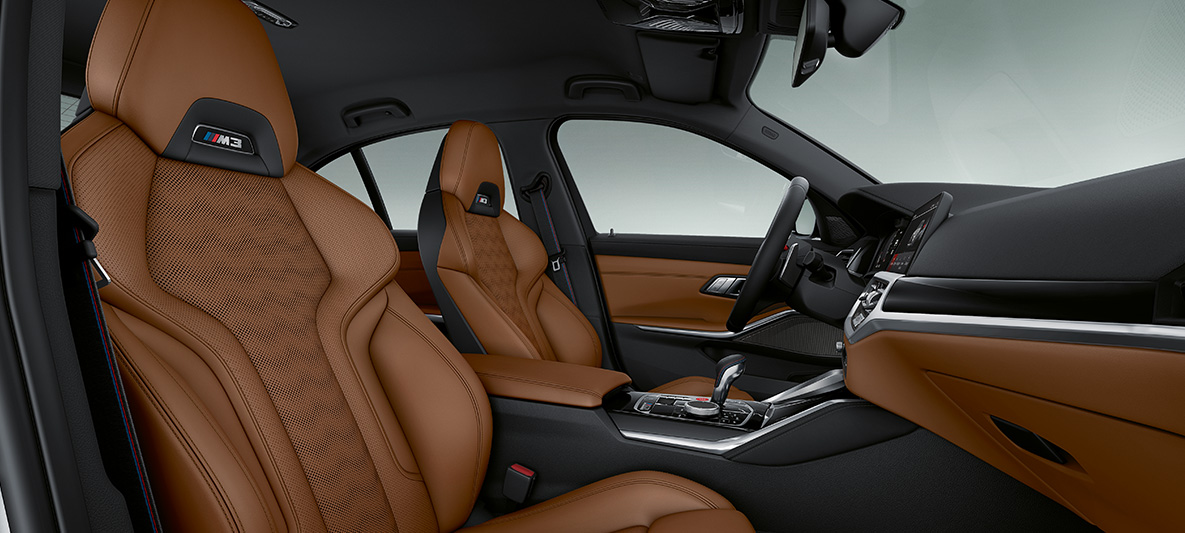 Салон BMW M3 G80 2020, BMW Individual декоративные планки "Дерево Fineline" черного цвета Салон BMW M3 G80 2020, BMW Individual декоративные планки "Дерево Fineline" черного цвета с серебристым эффектом и выраженной структурой