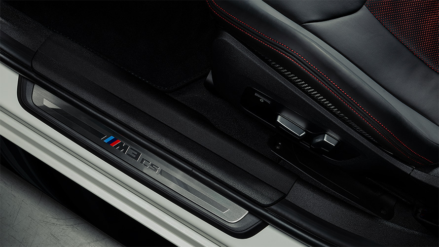 BMW M3 CS G80, специальные накладки на пороги CS