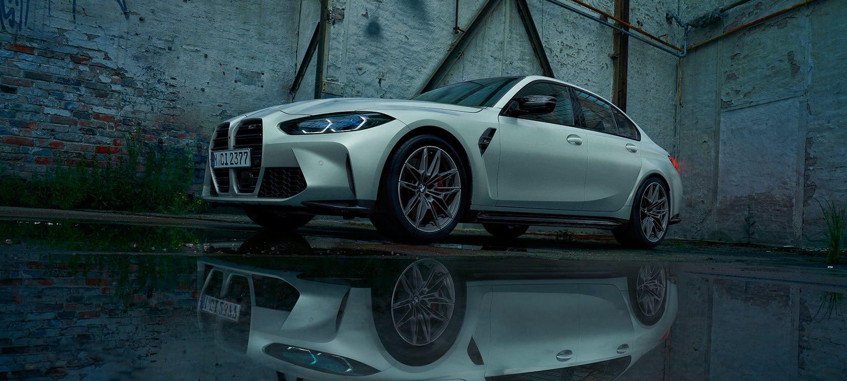 BMW M3 Competition G80 2020, "Морозный Белый Бриллиант металлик", вид спереди в три четверти