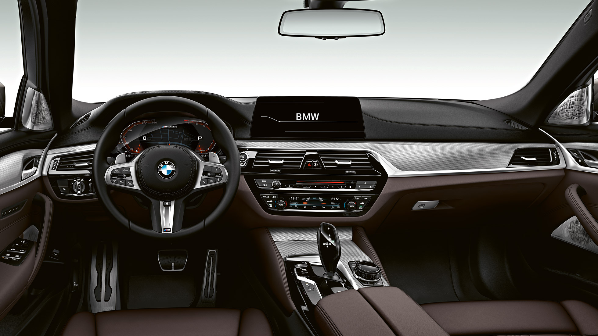 Дизайн салона. BMW M550i и BMW M550d, кокпит.