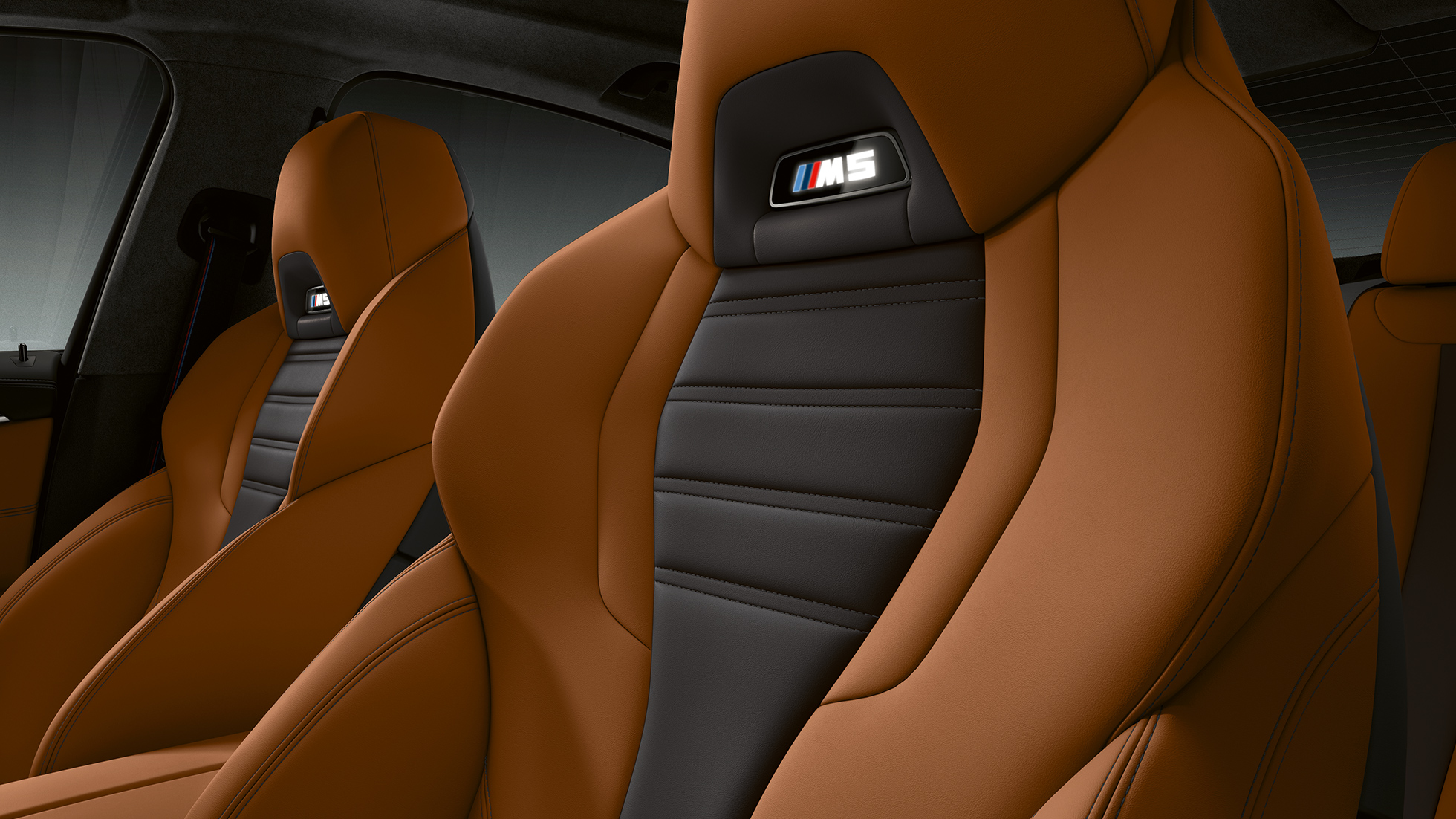 Дизайн интерьера BMW. BMW M5 Competition, передние сиденья.