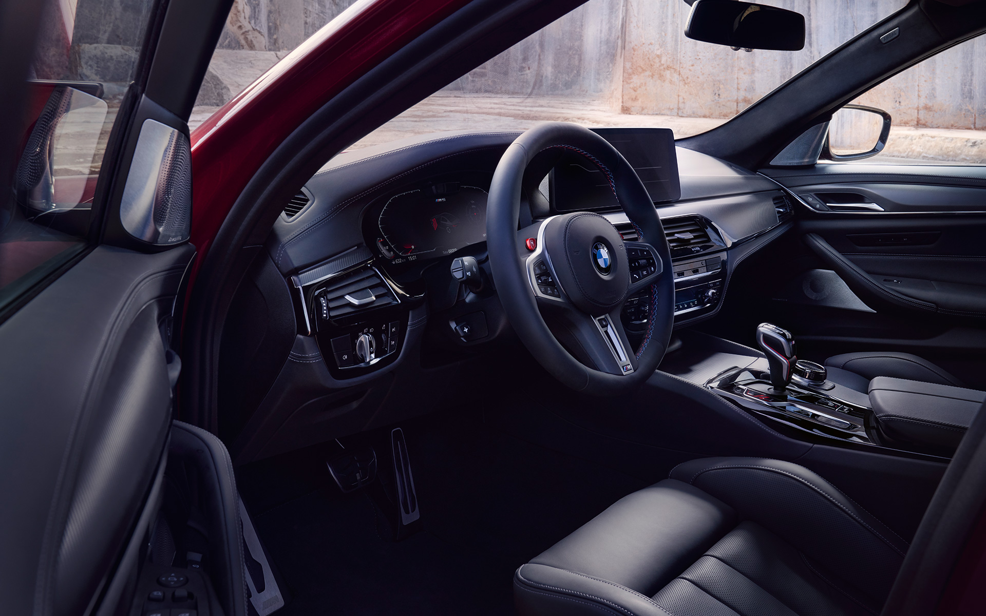 BMW M5 Competition F90 LCI Facelift 2020 cockpit with open door