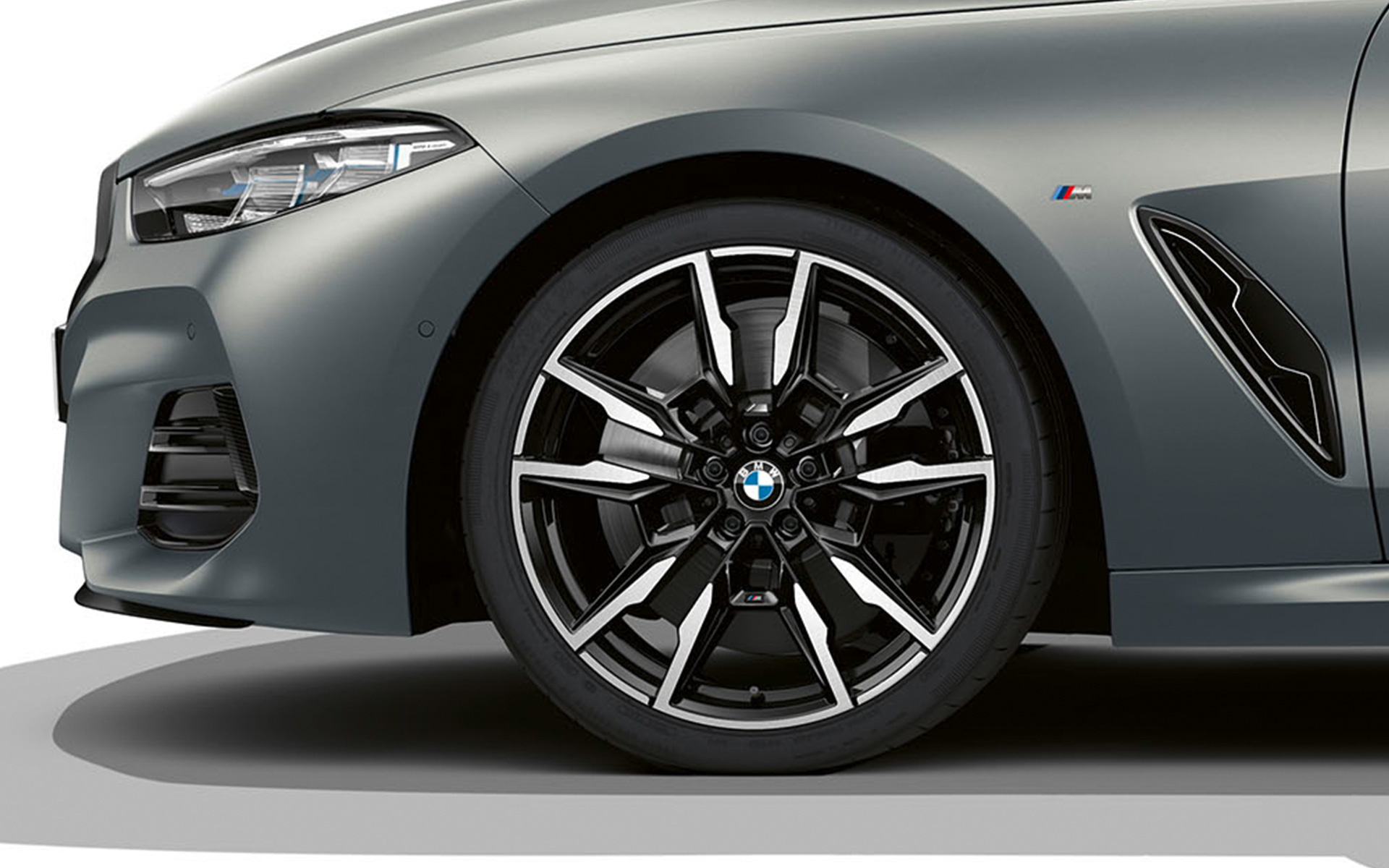20" M легкосплавные диски M Double-spoke 894 М BMW M850i xDrive Cabrio G14 LCI Facelift 2022 BMW M850i xDrive Cabrio G14 LCI Facelift 2022, BMW Individual Морозный Чистый Серый металлик, 20" M легкосплавные диски Double-spoke 894 M крупным планом