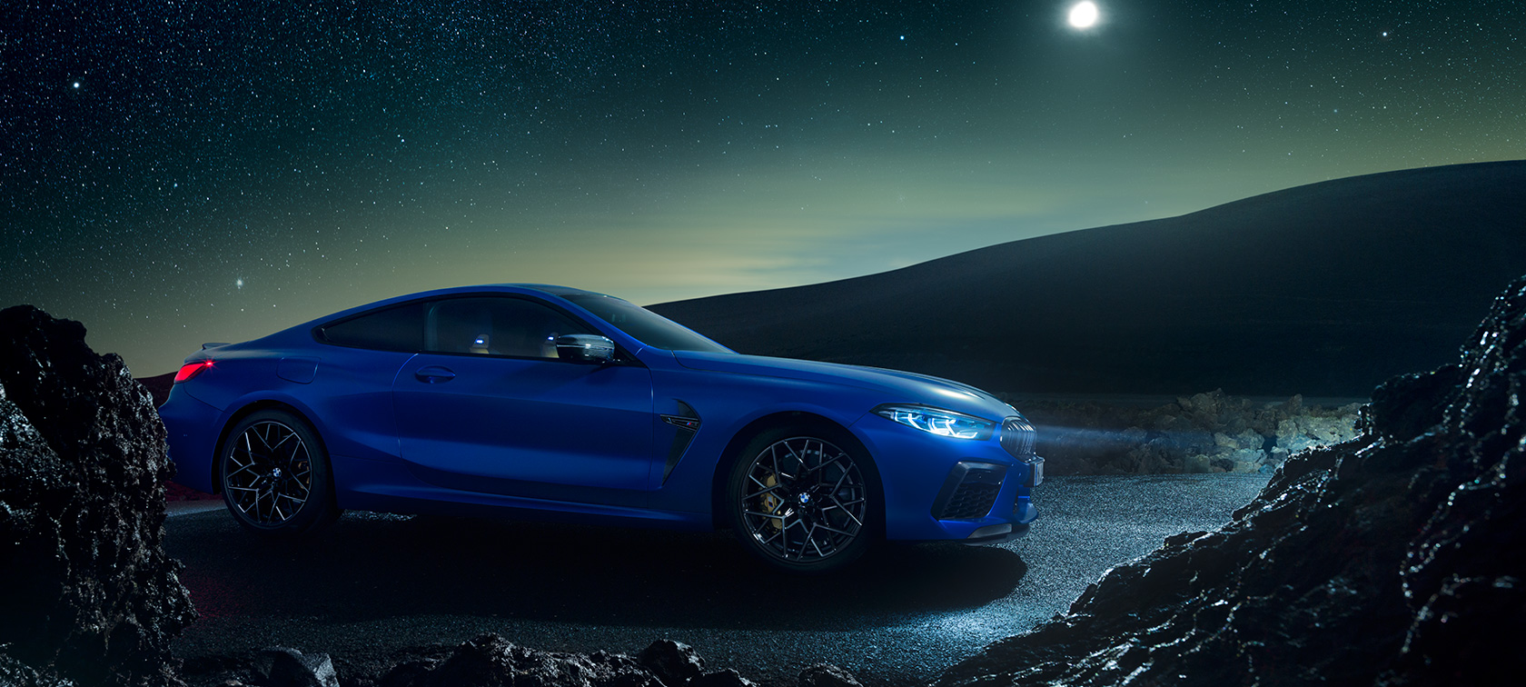 BMW M8 купе BMW M8 купе в профиль