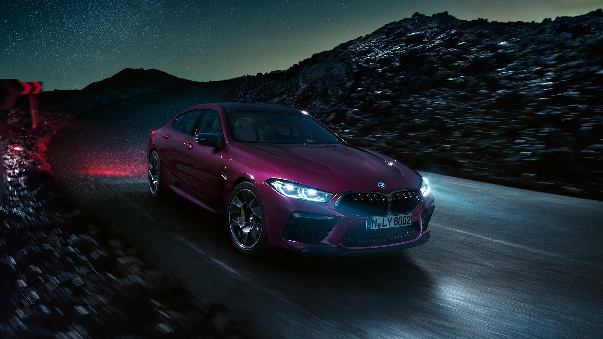 BMW M8 Competition Gran Coupe, вид спереди с поворотом в три четверти BMW M8 Competition Gran Coupe F93 2020 МГ цвета Аметрин металлик из линейки BMW Individual, вид спереди с поворотом в три четверти