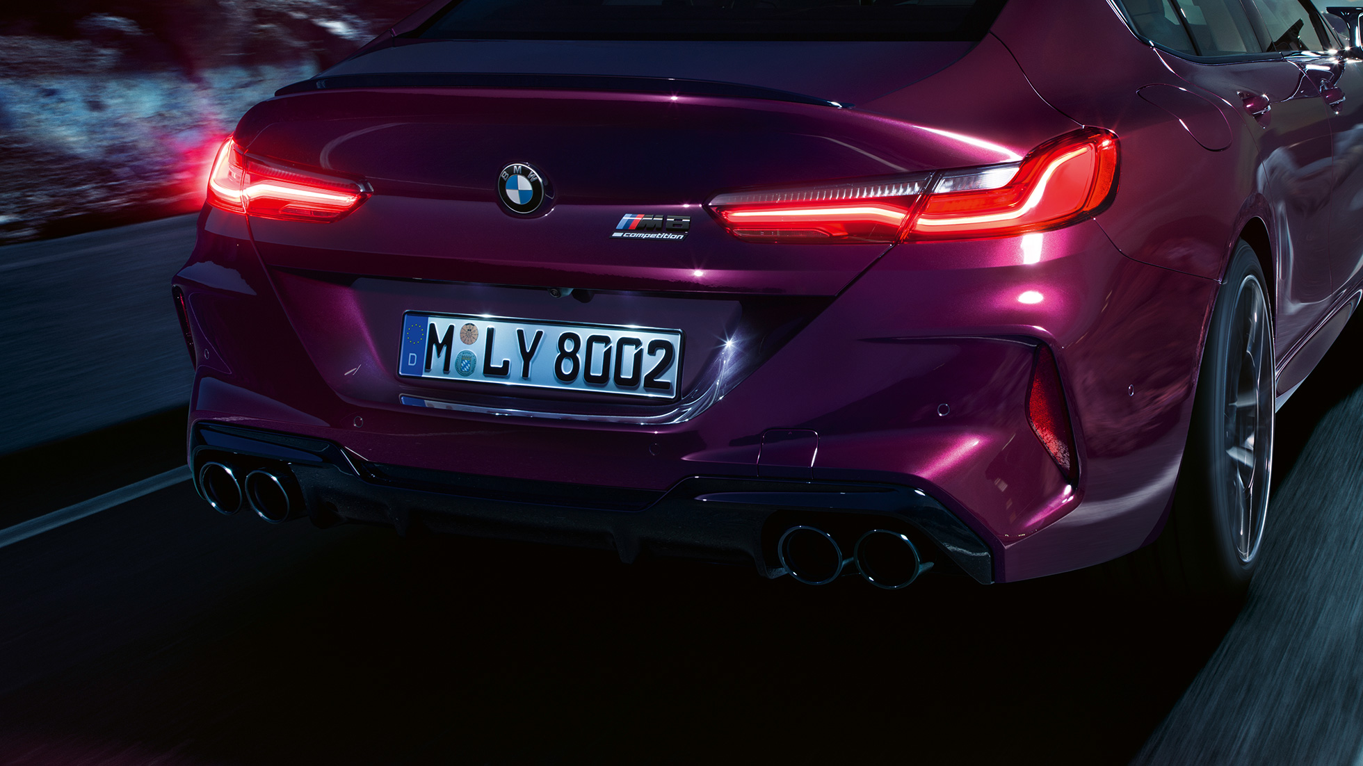 BMW M8 Competition Gran Coupe, вид сзади крупным планом BMW M8 Competition Gran Coupe F93 2020 МГ цвета Аметрин металлик из линейки BMW Individual, вид сзади крупным планом