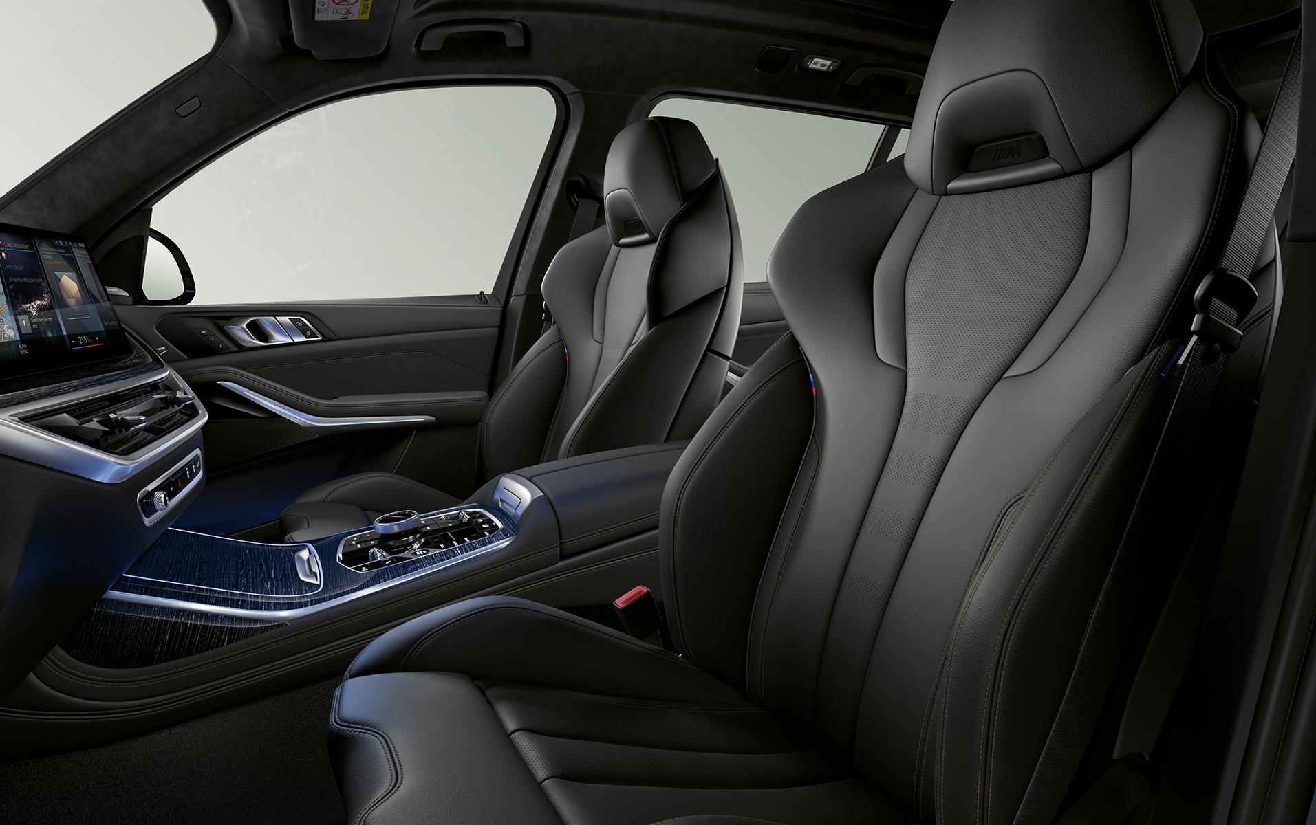 BMW X7 M60i xDrive G07 LCI, многофункциональные сиденья M, салон