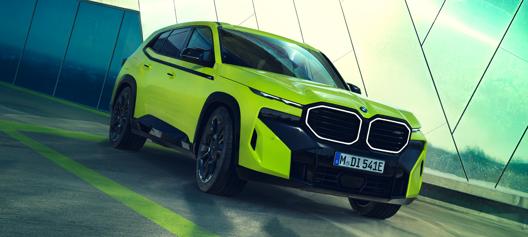 BMW XM 50e G09, парковка BMW XM 50e G09, экстерьер, парковка