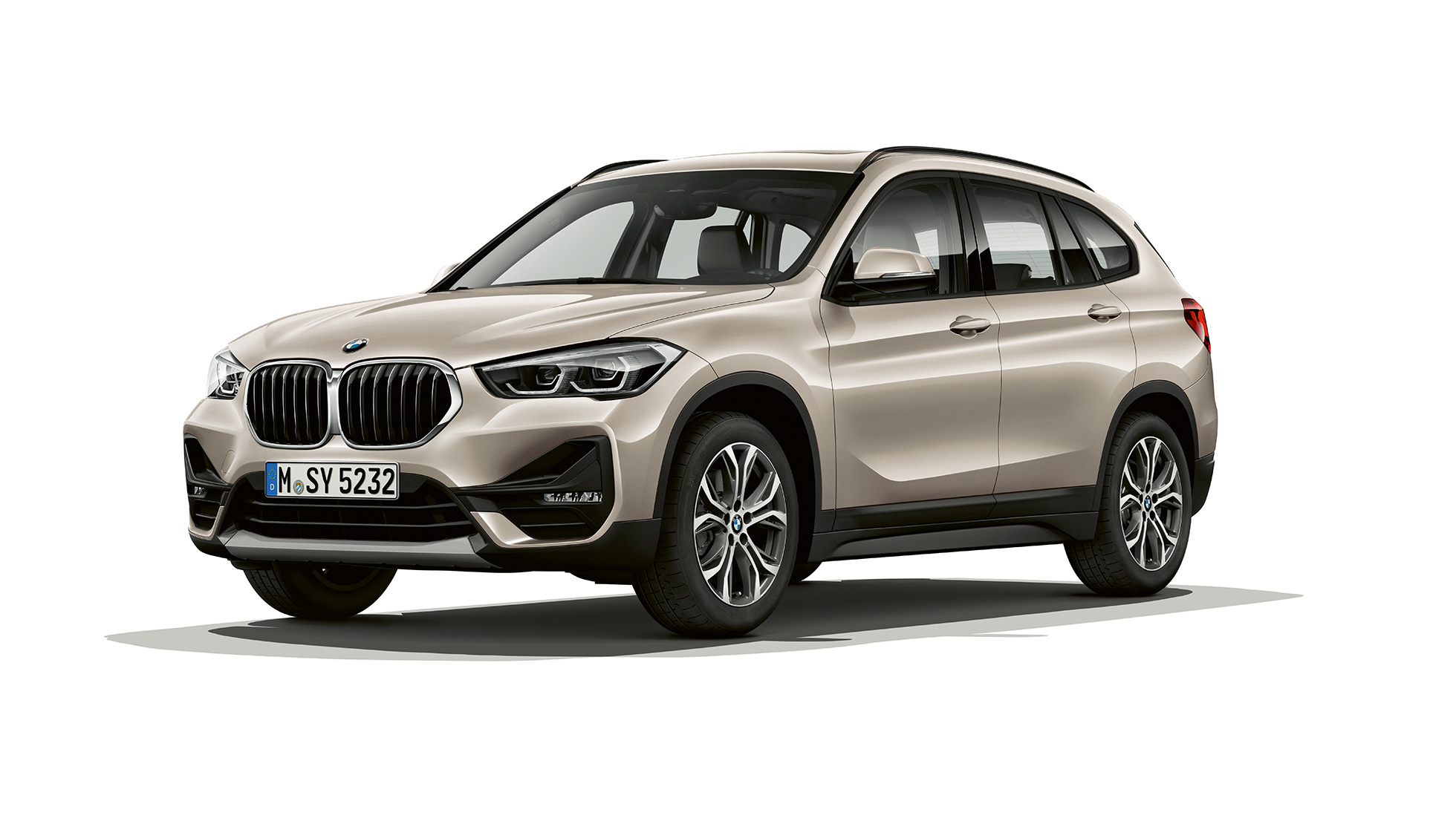 BMW X1 SUV, версия Advantage: вид спереди с поворотом в три четверти F48 BMW X1 SUV, версия Advantage: вид спереди с поворотом в три четверти, студийная фотография F48
