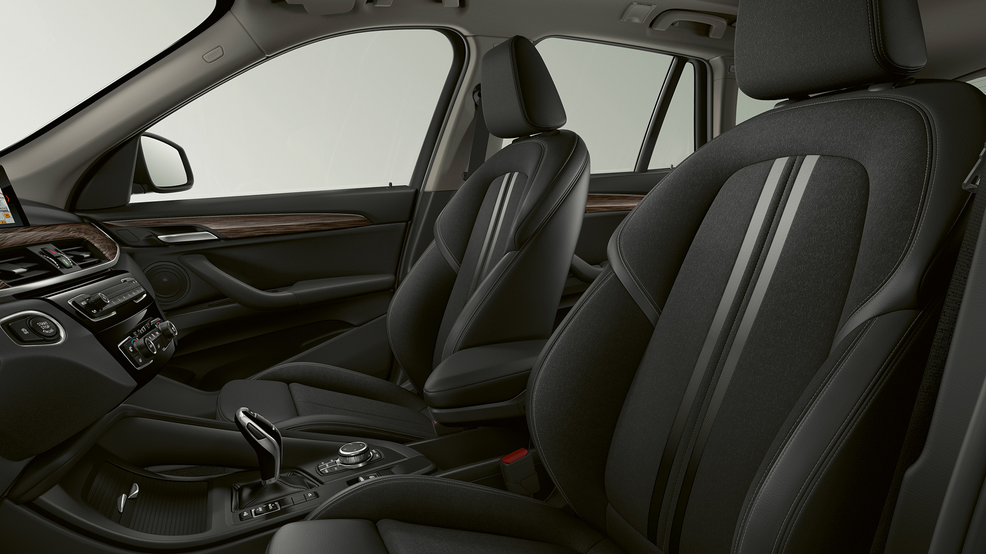 BMW X1 SUV, версия Advantage: обивка F48 BMW X1 SUV, версия Advantage: фотография интерьера с акцентом на обивку F48