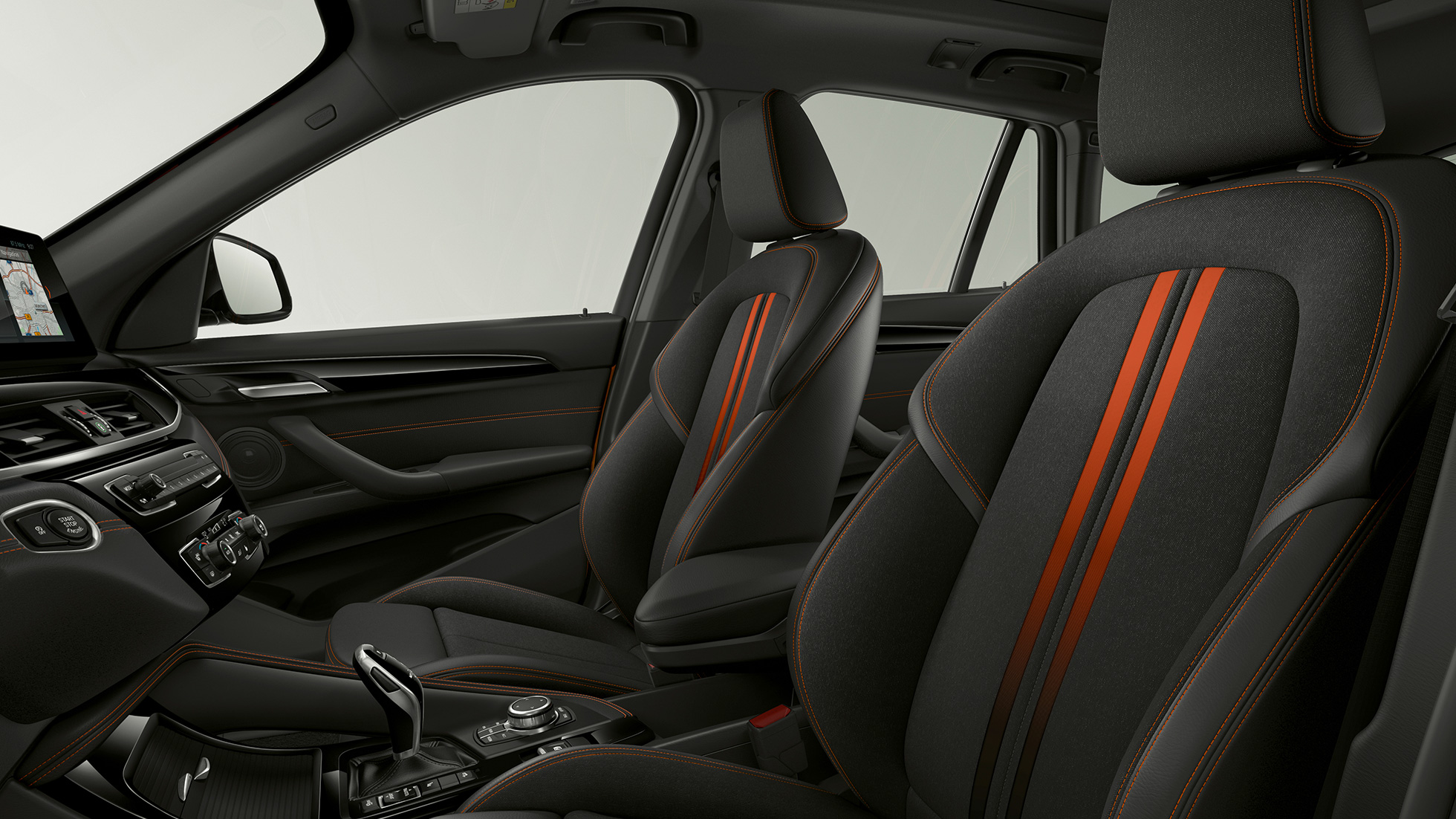 BMW X1 SUV, версия Sport Line: обивка F48 BMW X1 SUV, версия Sport Line: фотография интерьера с акцентом на обивку F48