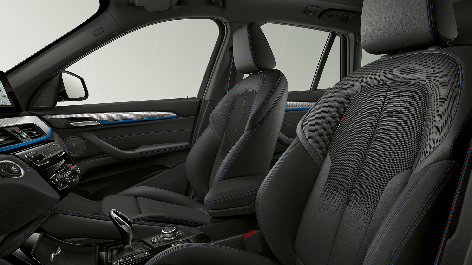 BMW X1 SUV, версия M Sport: обивка F48 BMW X1 SUV, версия M Sport: фотография интерьера с акцентом на обивку F48