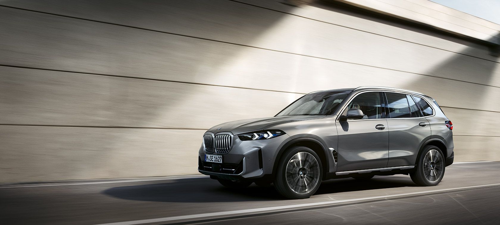 BMW X5 — внешний вид, белый цвет
