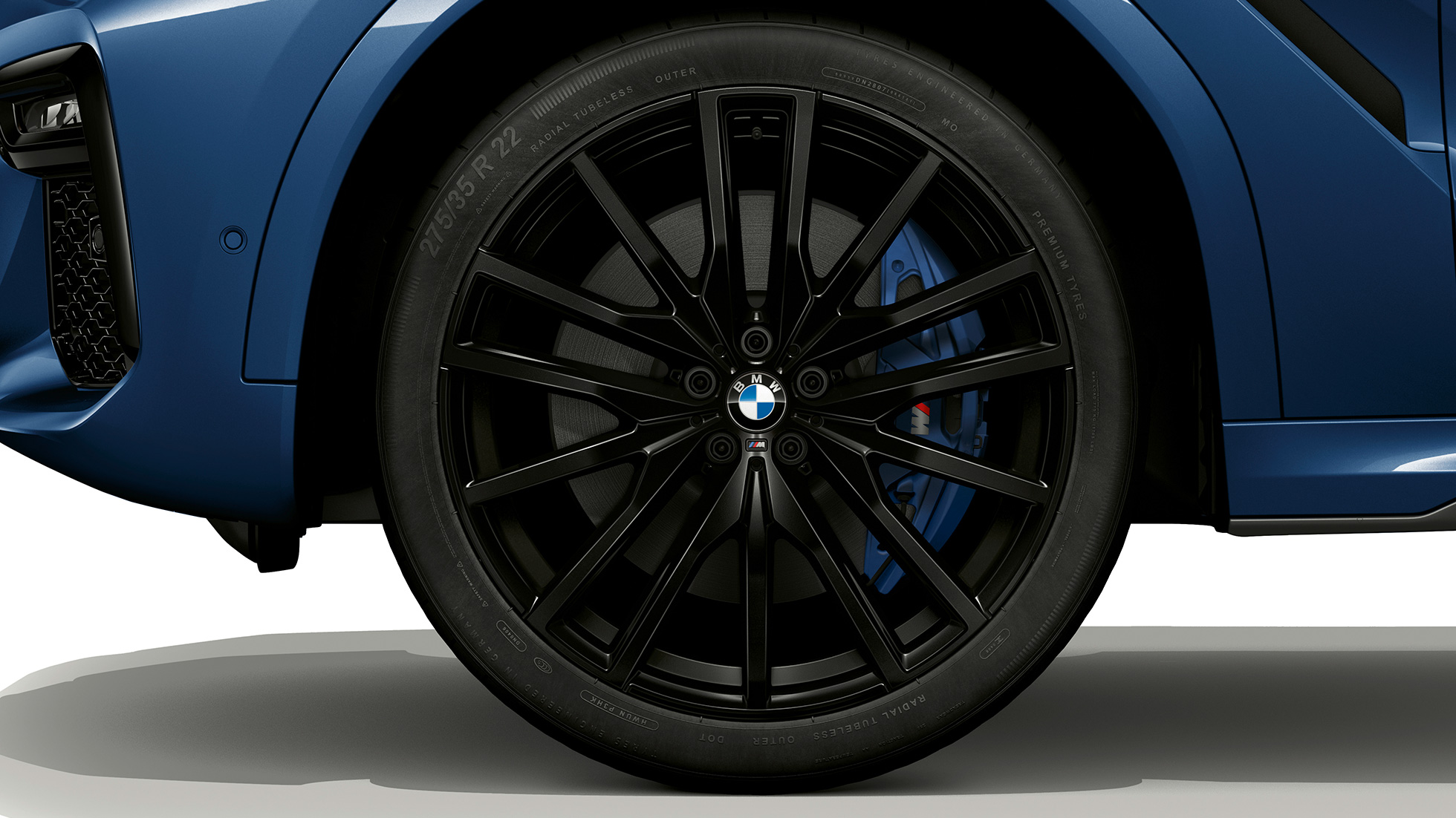 BMW X6 с пакетом M Sport, легкосплавный диск BMW X6 с пакетом M Sport, фокусировка на легкосплавном диске