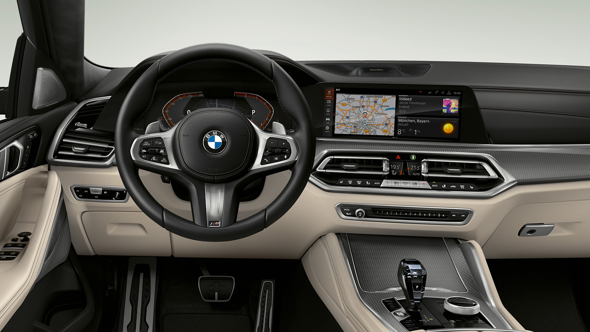 BMW X6 с пакетом M Sport: кокпит BMW X6, фотография интерьера с пакетом M Sport и акцентом на кокпит