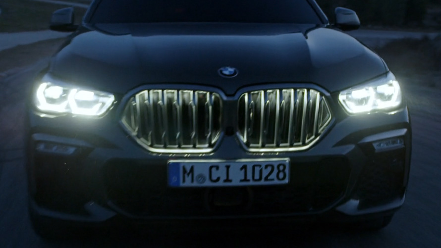 Лазерные фары BMW и решетка радиатора BMW с подсветкой "Iconic Glow" Лазерные фары BMW и решетка радиатора BMW с подсветкой "Iconic Glow"