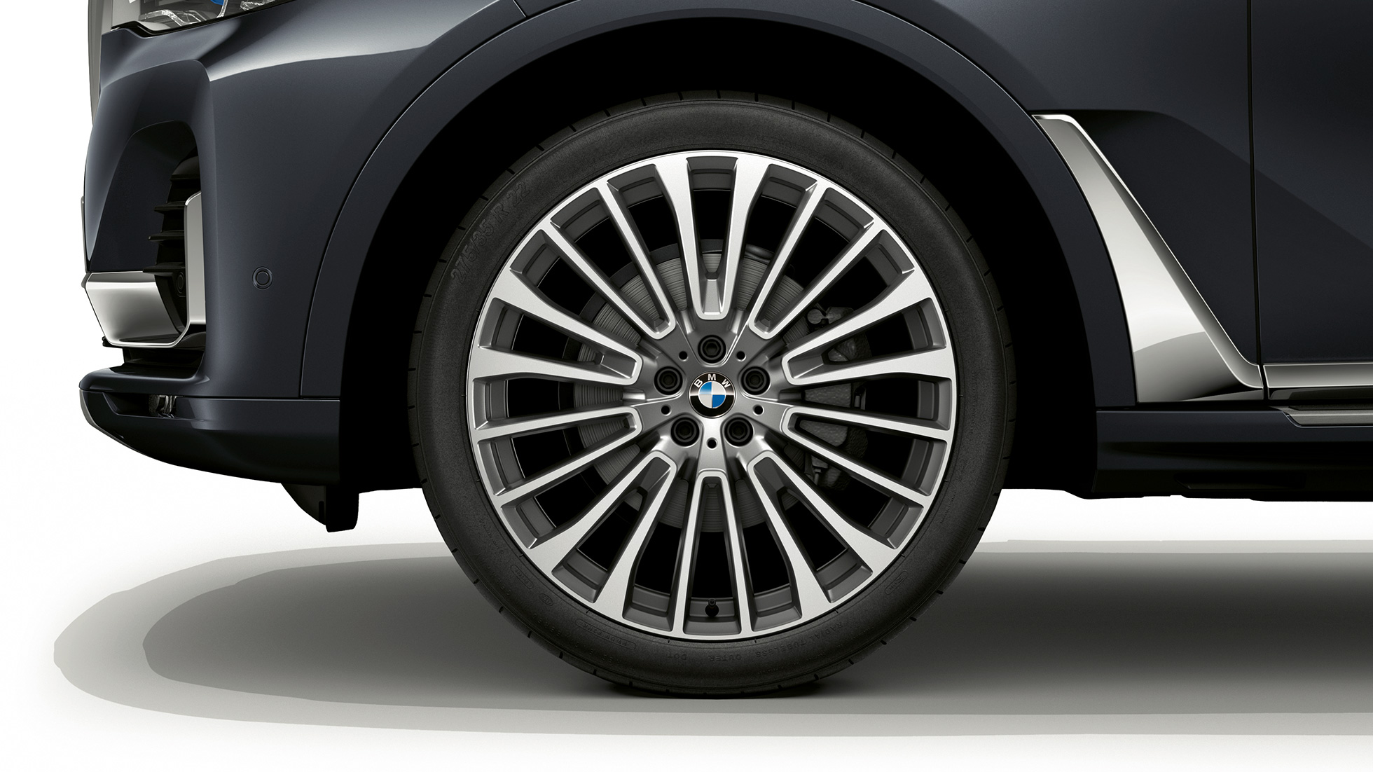 BMW X7 с пакетом Pure Excellence: легкосплавный диск BMW X7 с пакетом Pure Excellence: крупный план легкосплавного диска