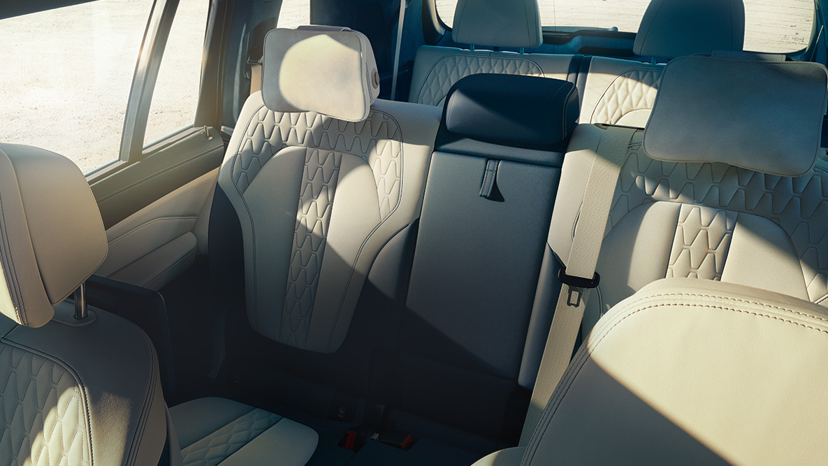 Сиденья модели BMW X7 Вид сверху семи сидений BMW X7