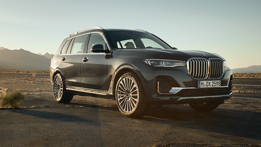 BMW X7 с подвеской Executive Drive Pro G07 2019, вид сзади в три четверти