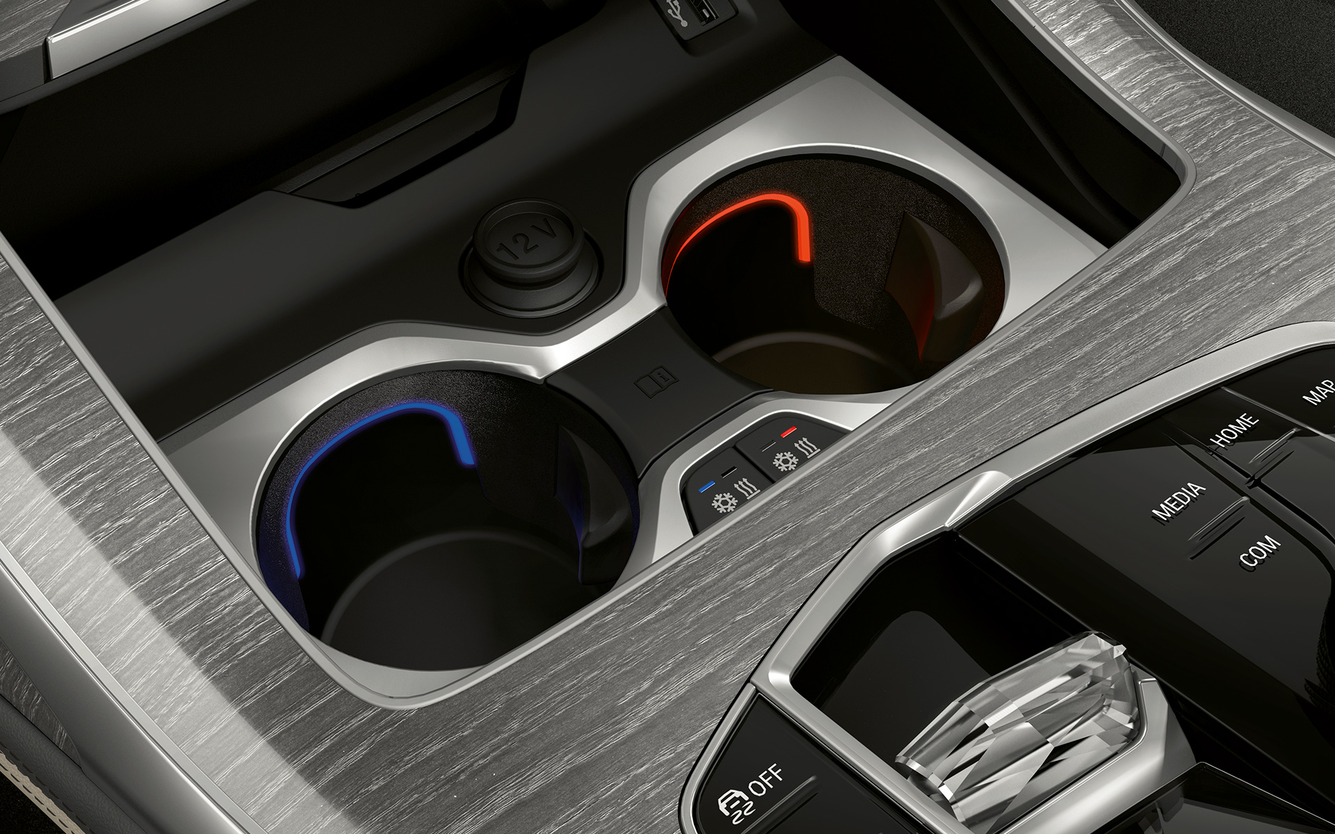 Пакет Comfort, передний подстаканник крупным планом, BMW X7 G07 LCI