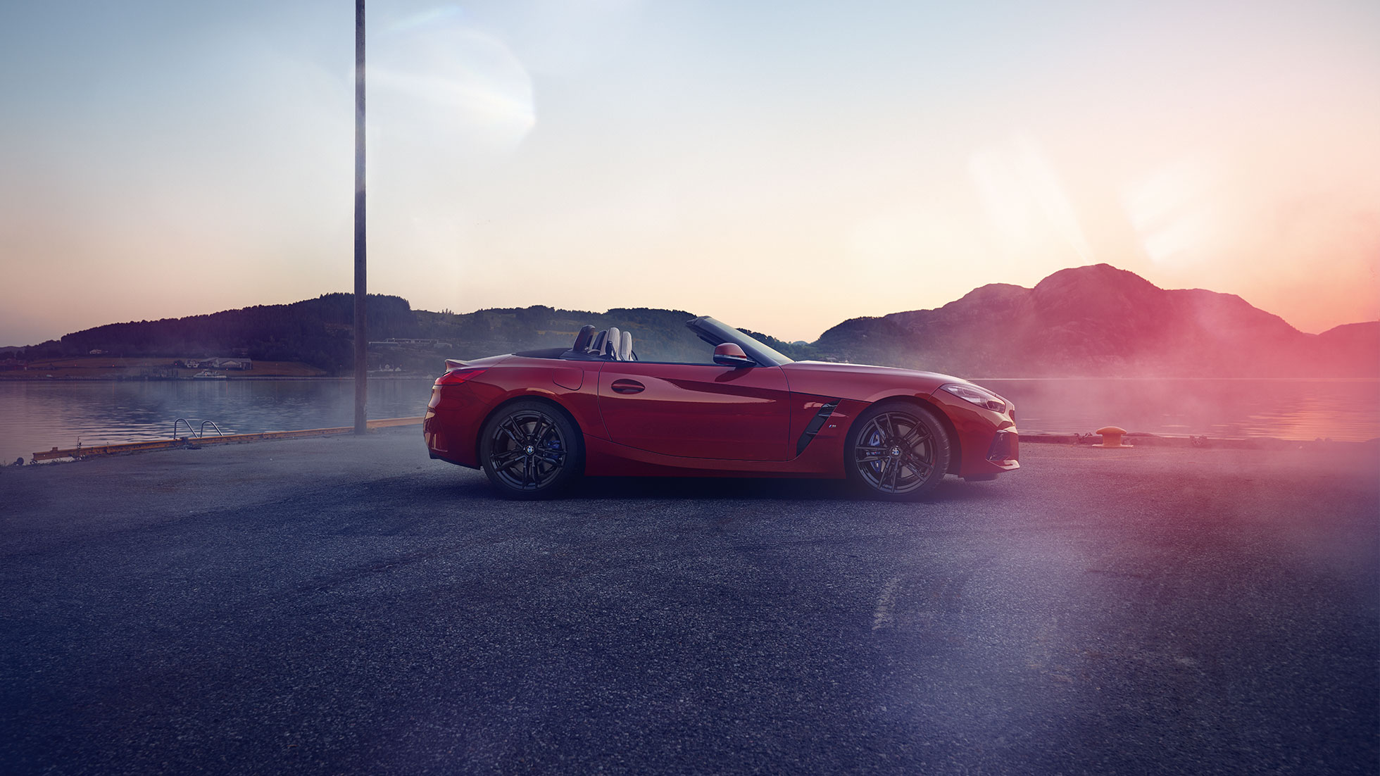 BMW Z4 Roadster, вид сбоку G29 BMW Z4 Roadster, вид сбоку на фоне горного пейзажа G29