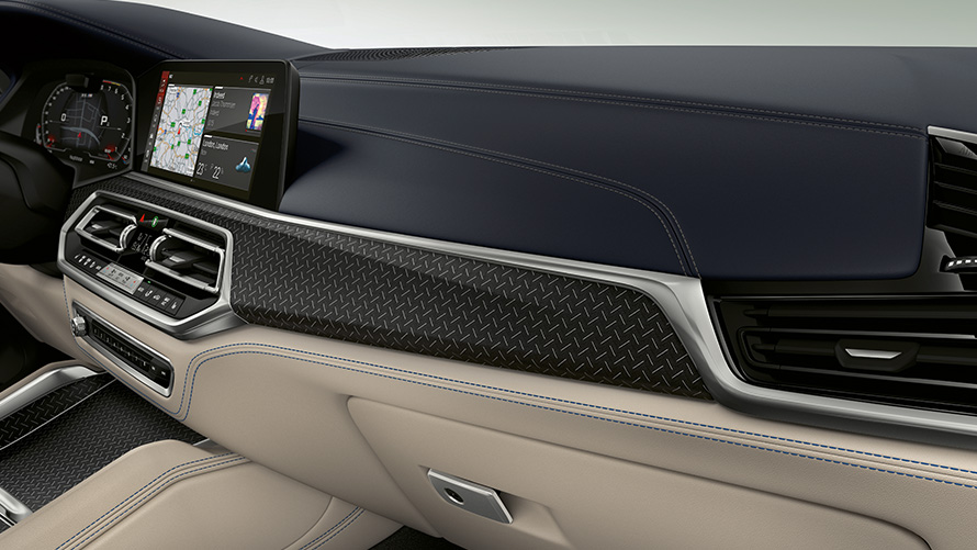 BMW Individual декоративные планки &quot;Дерево Fineline&quot; черного цвета с алюминиевыми вставками, крупный план