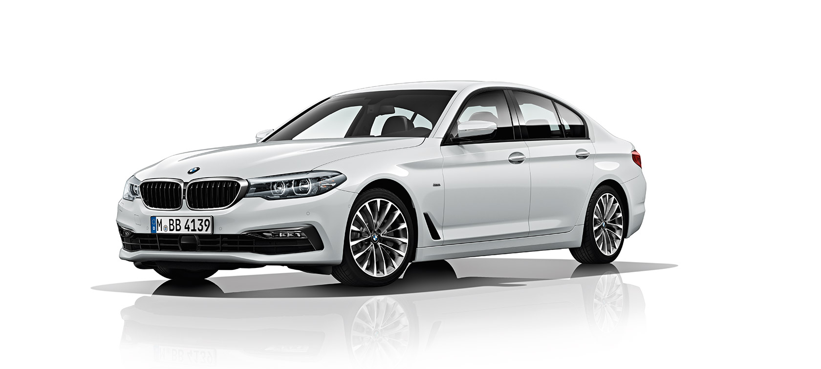 Седан BMW 5 серии Седан BMW 5-й серии белого цвета: поворот в три четверти