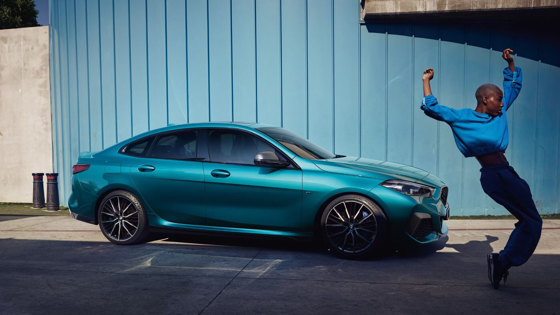 Характерный силуэт BMW 2 серии Gran Coupe Характерный силуэт BMW 2 серии Gran Coupe F44 2020 МГ синего цвета Snapper Rocks (металлик), вид сбоку