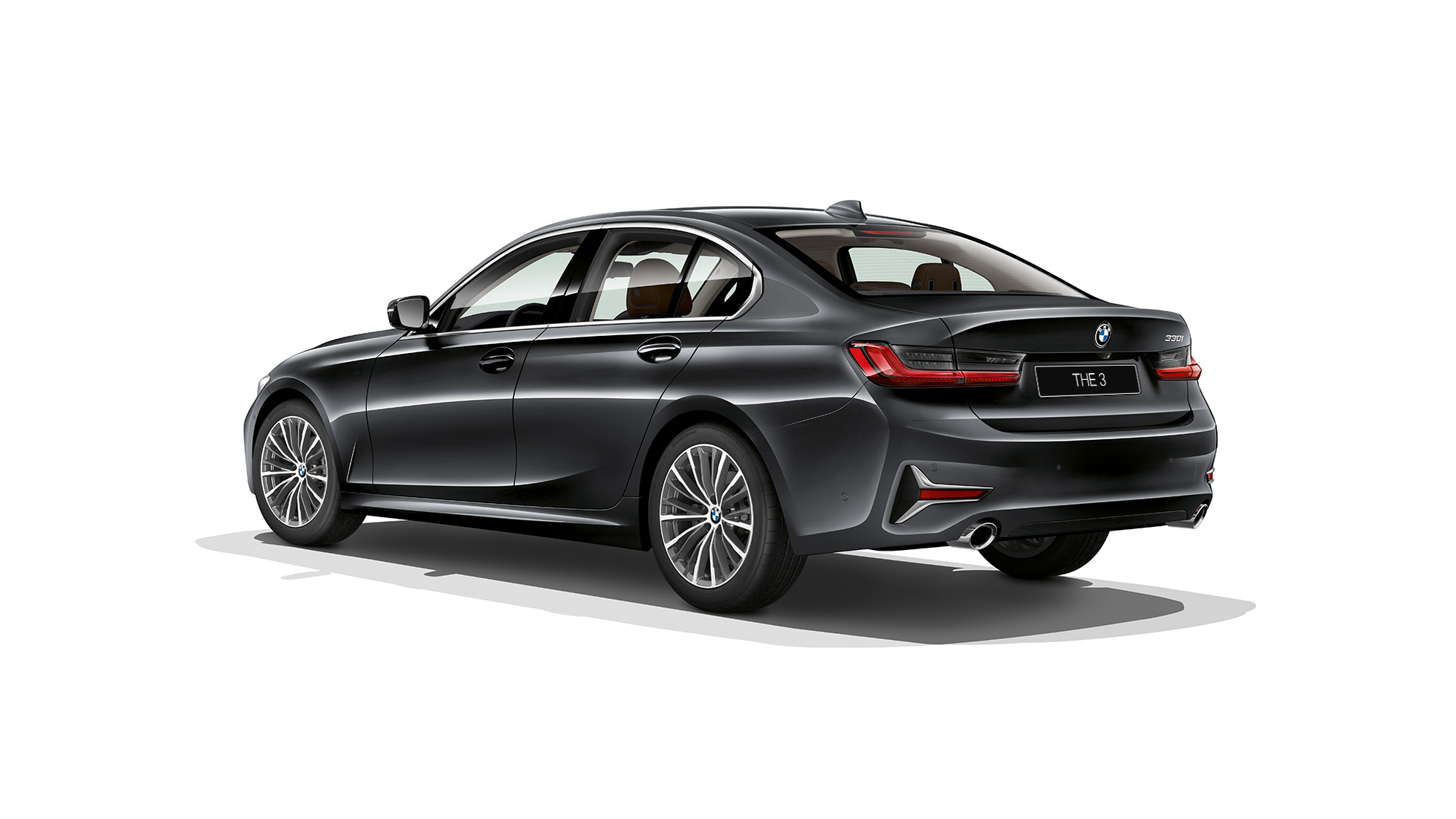 Седан BMW 3 серии Luxury Line, вид сзади G20 Вид сзади с поворотом в три четверти седана BMW 3 серии Luxury Line G20.