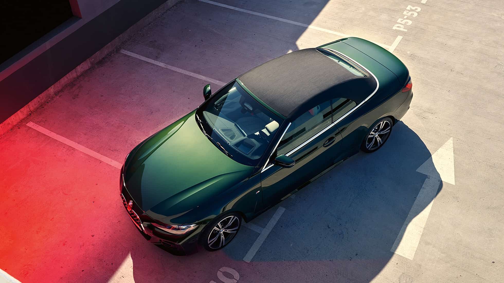 Вид сверху складной крыши BMW 4 серии Cabrio G23 2020 BMW 4 серии Cabrio G23 2020 "Зеленый Сан-Ремо металлик", складная крыша, вид сверху