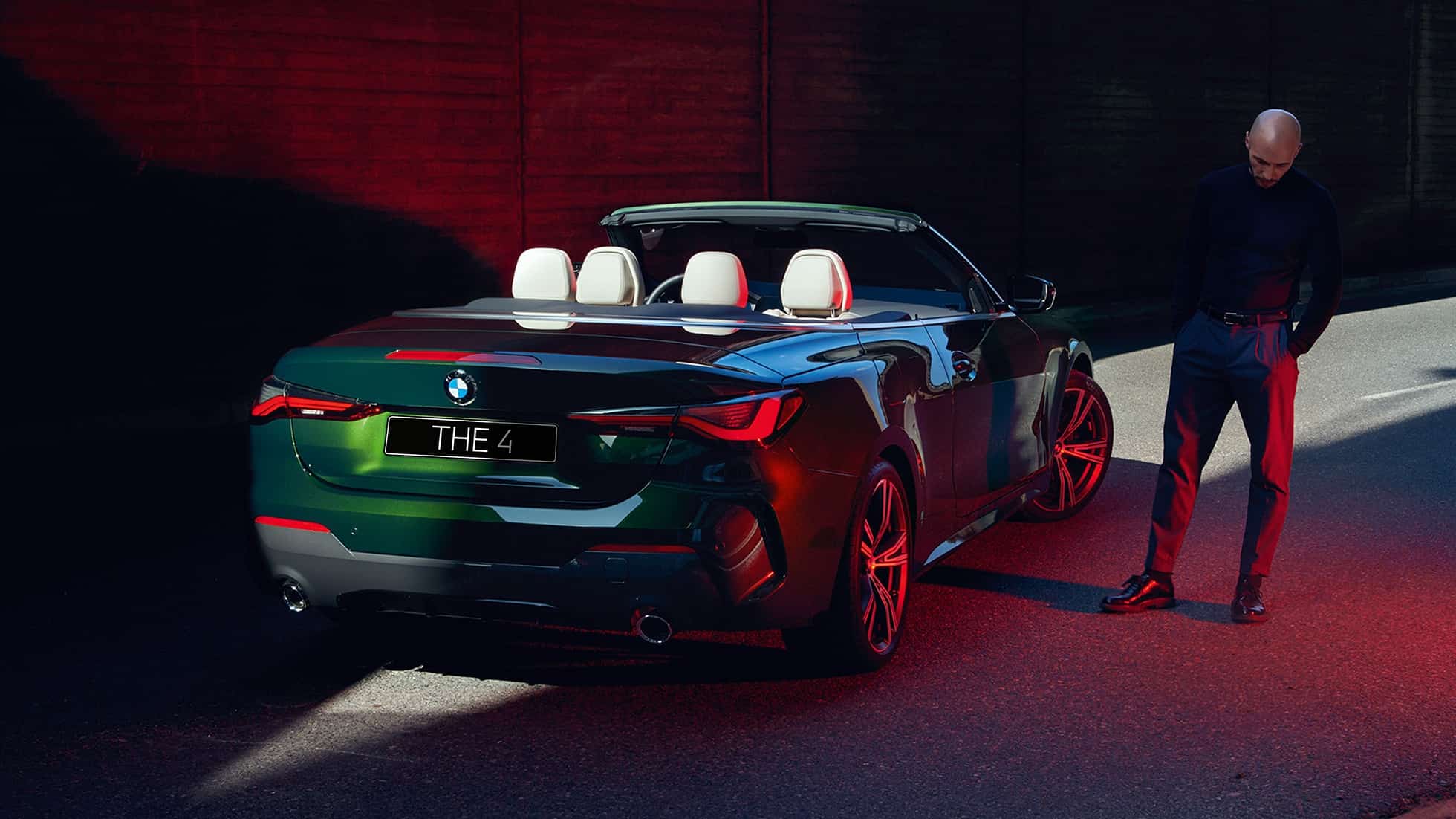 Вид сзади в три четверти с задними фонарями BMW 4 серии Cabrio G23 2020 BMW 4 серии Cabrio G23 2020 "Зеленый Сан-Ремо металлик", вид сзади в три четверти с задними фонарями