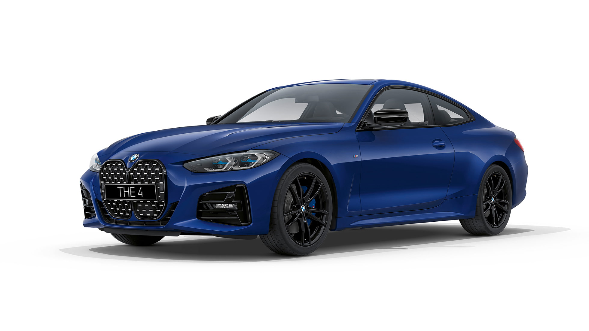 BMW 4 серии Coupe G22 2020 года с пакетом M Sport BMW 4 серии Coupe G22 2020 года с пакетом M Sport, цвет «Синий Арктик Рэйс» металлик, вид спереди с поворотом в три четверти