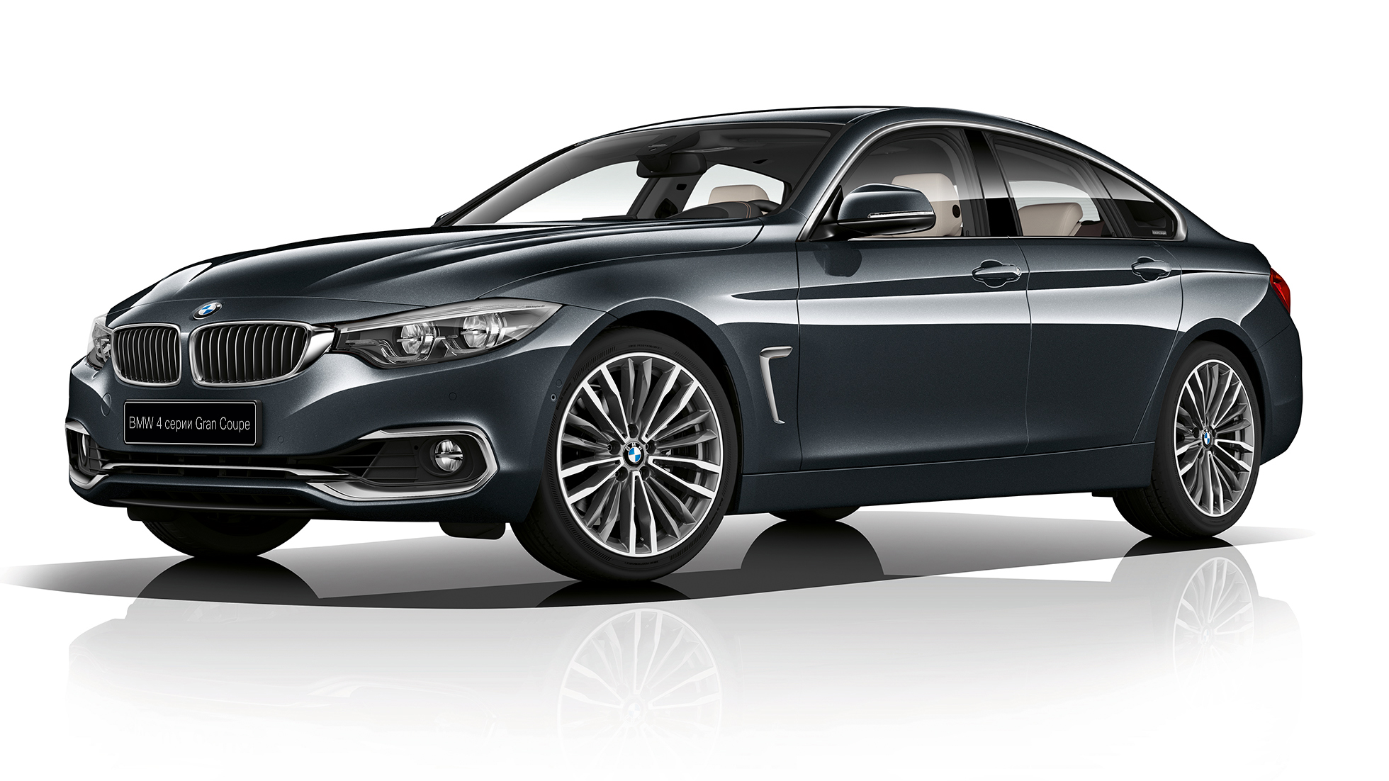 BMW 4 серии Gran Coupé, модель Luxury Line, вид спереди с разворотом в три четверти BMW 4 серии Gran Coupé, модель Luxury Line, вид спереди с разворотом в три четверти