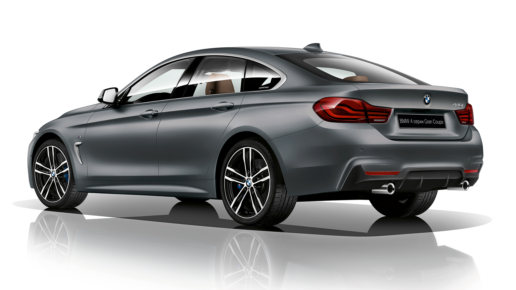 BMW 4 серии Gran Coupé, модель M Sport вид сзади с разворотом в три четверти BMW 4 серии Gran Coupé, модель M Sport вид сзади с разворотом в три четверти