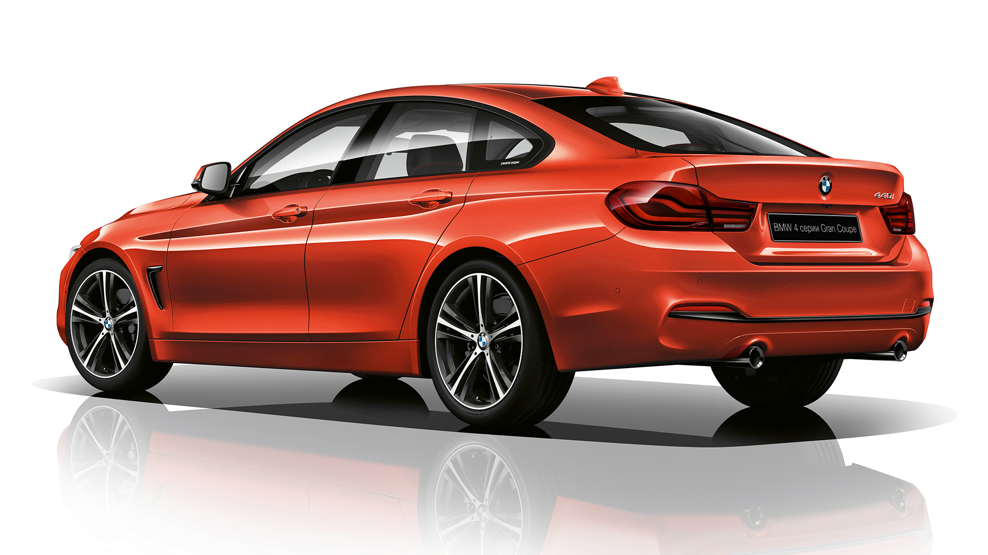 BMW 4 серии Gran Coupé, модель Sport Line вид сзади с разворотом в три четверти BMW 4 серии Gran Coupé, модель Sport Line вид сзади с разворотом в три четверти