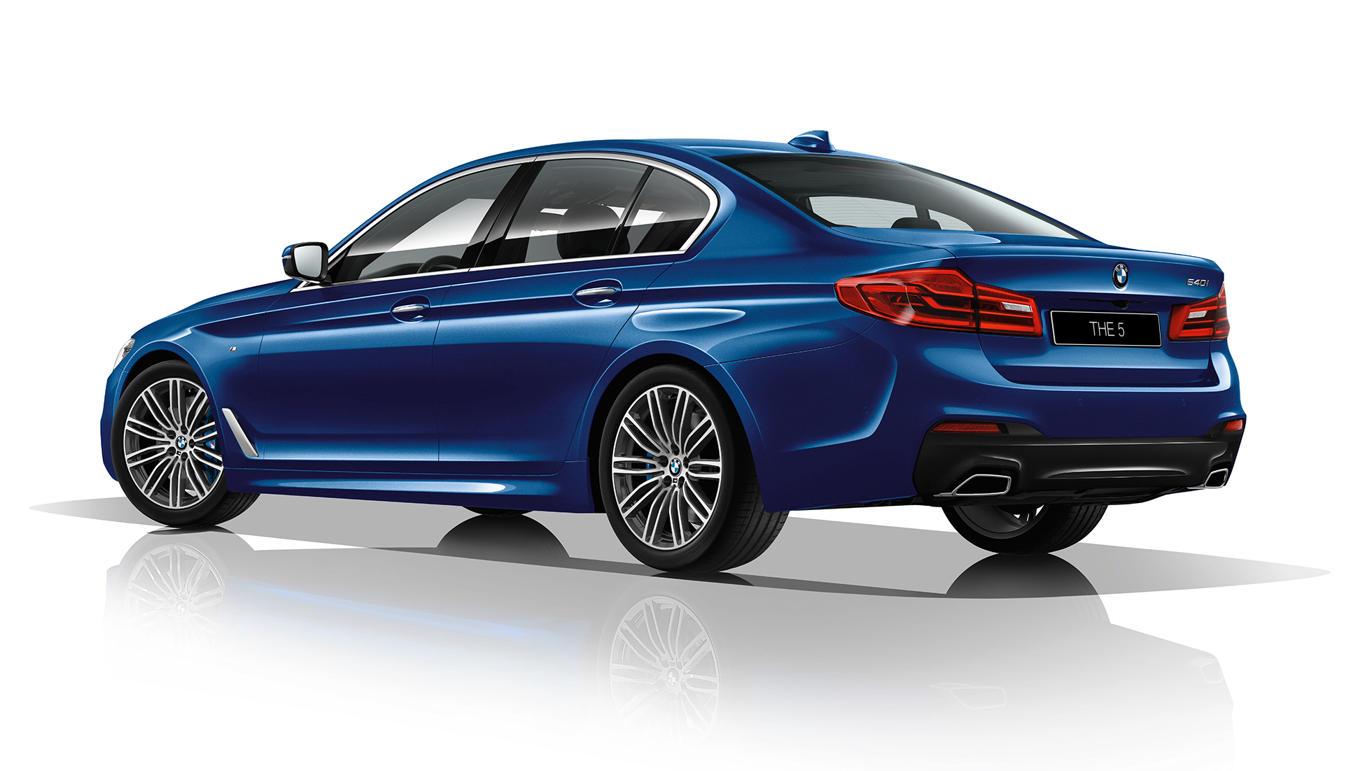 BMW 5 серия Пакет М Sport, вид сзади с поворотом в три четверти BMW 5 серия Пакет М Sport, вид сзади с поворотом в три четверти, экстерьер, внешний вид, БМВ